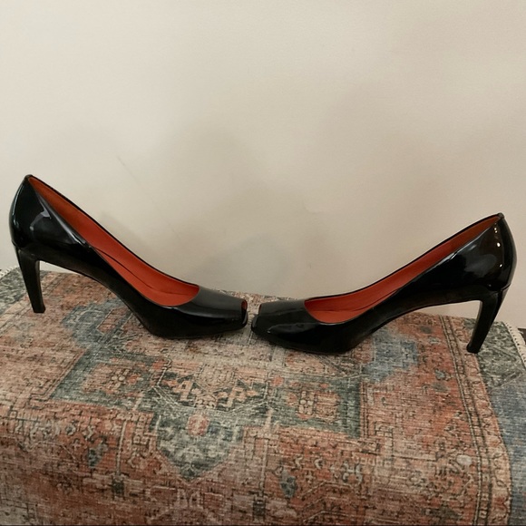Gorgeous SZ9 Via Spiga NEW Black Patent Leather Peep Toe 3” Heels 🌺 - Picture 3 of 8
